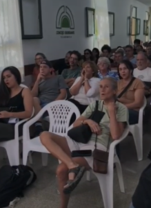 El lado B de la audiencia pública en Merlo: cuando la participación se volvió espectáculo