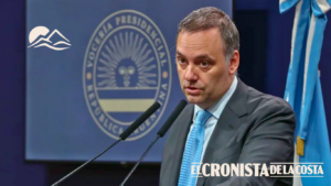 Investigan un posible viaje de Manuel Adorni a Aruba y piden reconstruir sus movimientos migratorios