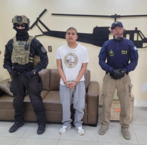 Triple crimen narco: extraditaron a “Pequeño J” y ya está detenido en un penal de Argentina