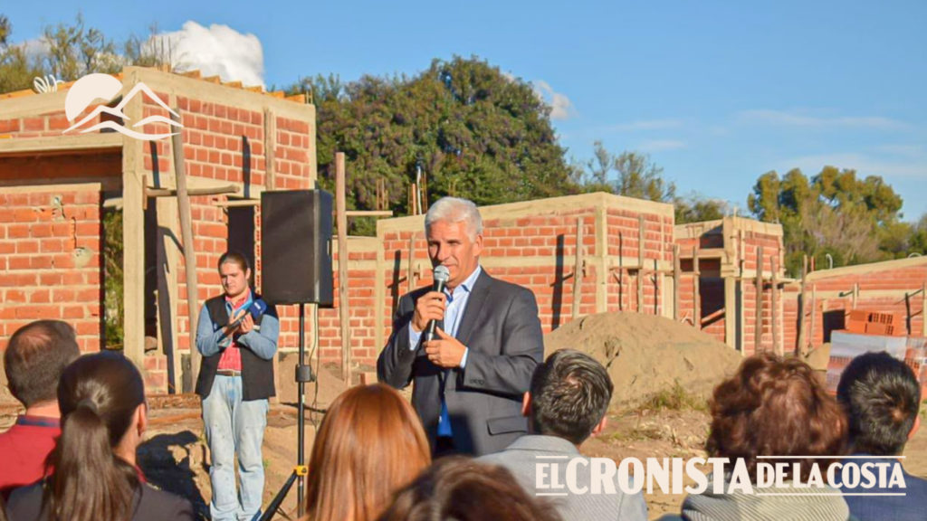 Poggi anunció que las viviendas de El Rosedal y Los Troncos serán entregadas el 22 de diciembre