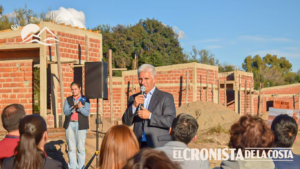 Poggi anunció que las viviendas de El Rosedal y Los Troncos serán entregadas el 22 de diciembre