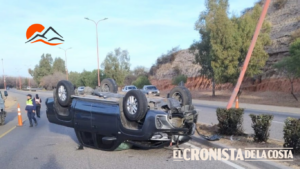 Volcó una camioneta en la Autopista Los Puquios, en Juana Koslay: el conductor resultó ileso