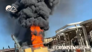 Incendio en la planta de Arcor en Arroyito: bomberos trabajan para controlar el fuego