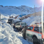 Temporal en Mendoza: evacuaron a más de 200 turistas en Puente del Inca por un intenso viento blanco