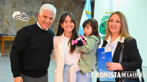 Poggi entregó escrituras, regularizaciones y actas de protección a más de 90 familias
