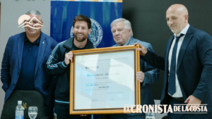 Messi recibió el Doctor Honoris Causa de la UBA antes de su despedida de la Selección