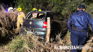 Villa de Merlo: dos hombres fueron hospitalizados tras el vuelco de un Volkswagen Fox en la Ruta 5